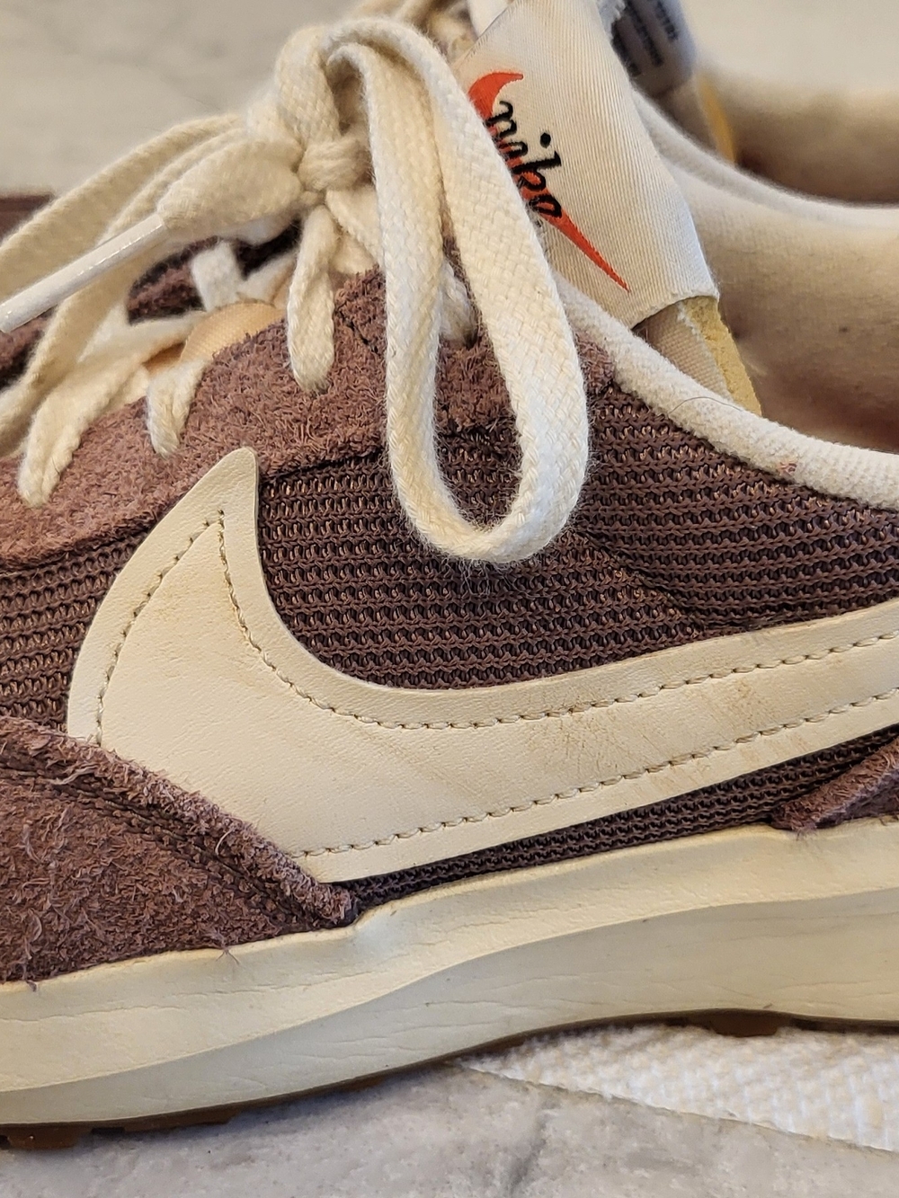 Womena Nike Vintage-Style Mesh & Suede Sneaker in Mauve and Cream